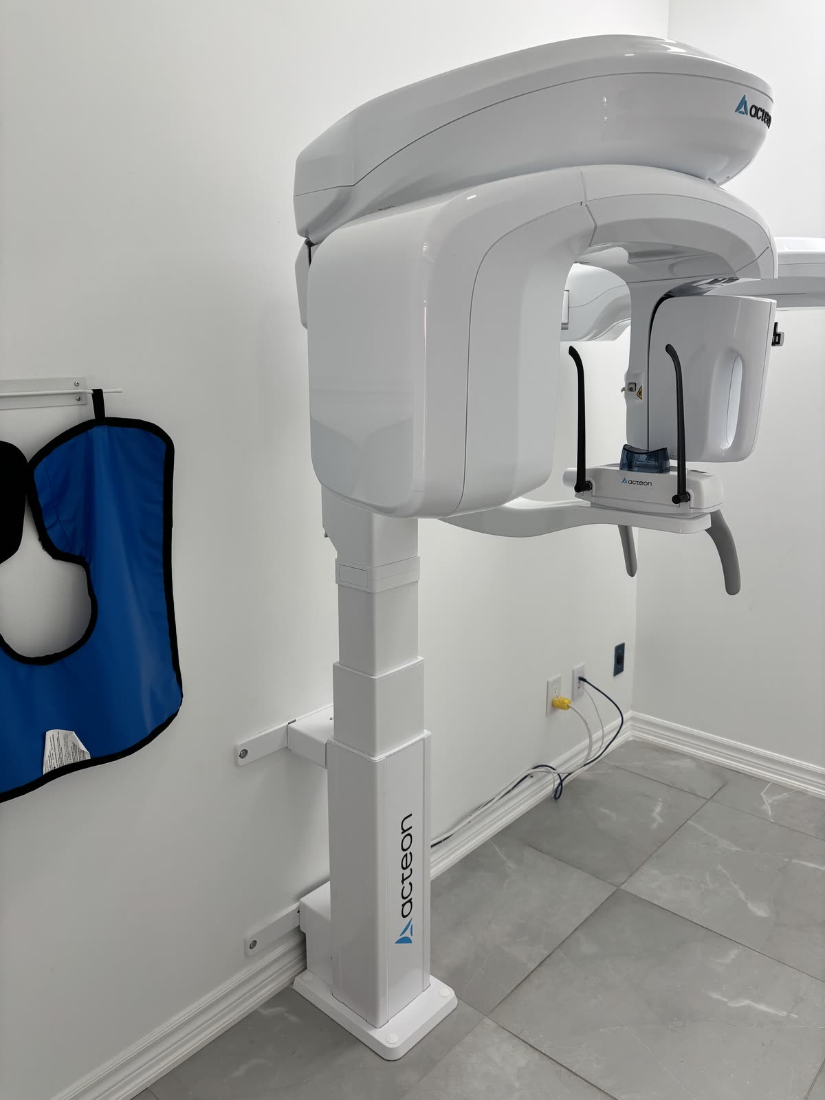 Panoramic X-ray machine
