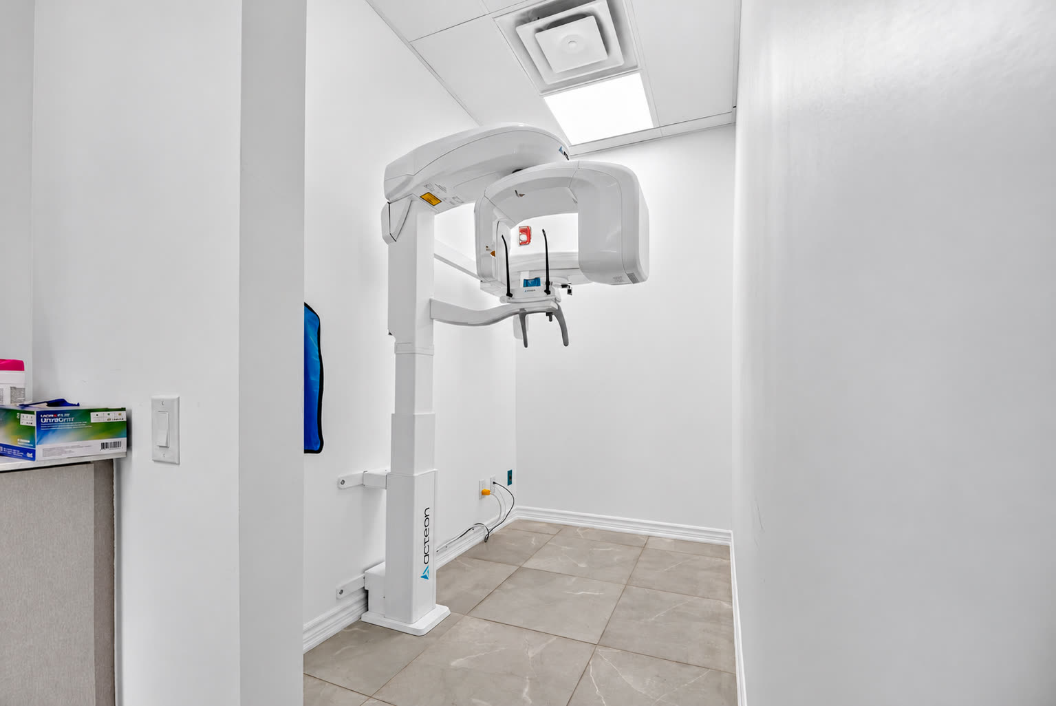 Panoramic X-ray machine